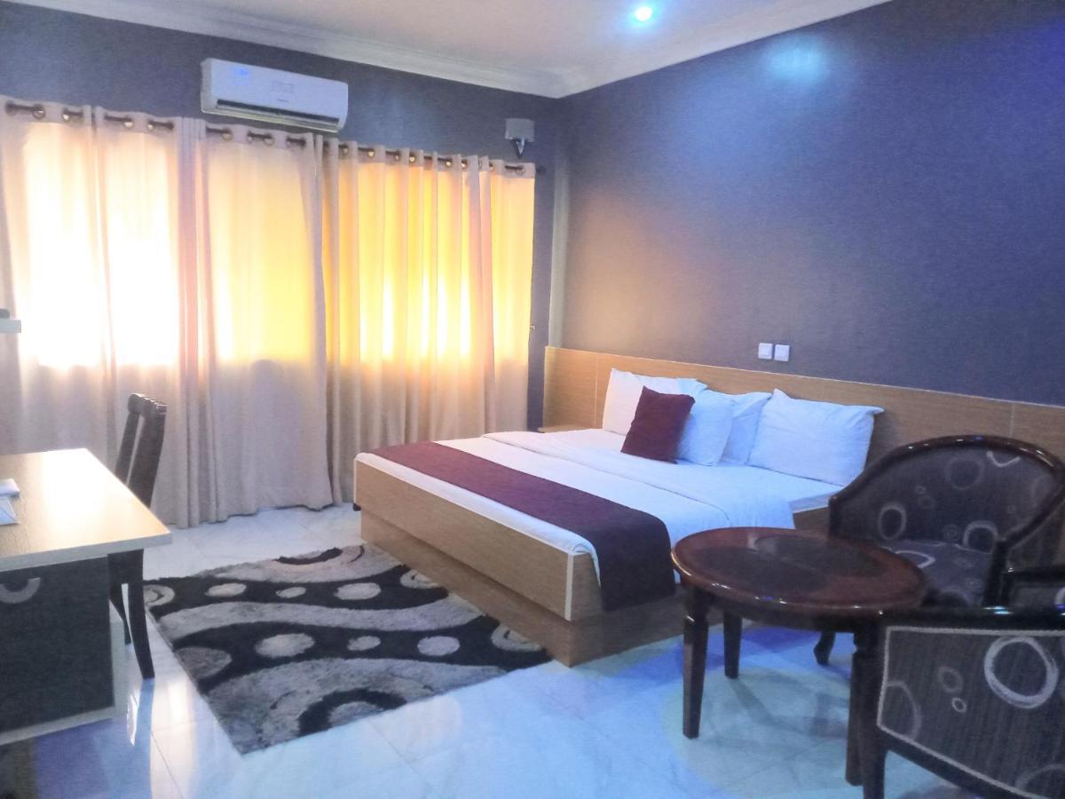 Fawzy Hotel Ibadan Exterior photo